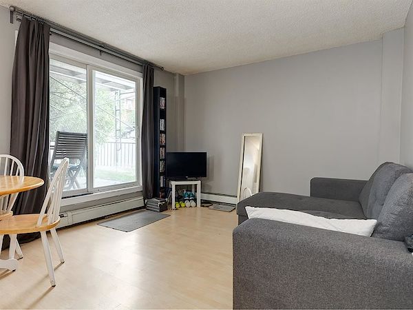Calgary 1 bedroom Condo Unit for rent. Property photo: 6922-3