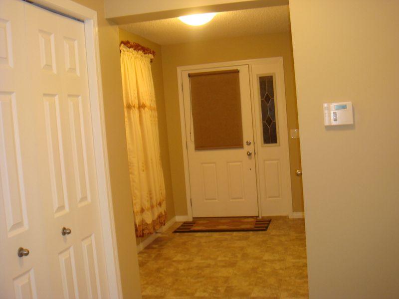 Airdrie 3 bedrooms Duplex for rent. Property photo: 75059-1