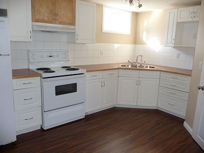 Kitchen Calgary 1 bedroom Basement for rent. Property photo: 76554-3