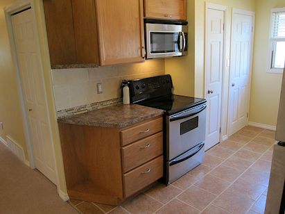 Over-the-Range+Microwave+and+Glass+top+Self+Cleaning+Stove Calgary 3 bedrooms Main Floor for rent. Property photo: 78862-2
