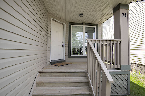 Calgary 4 + Den bedrooms House for rent. Property photo: 81207-2