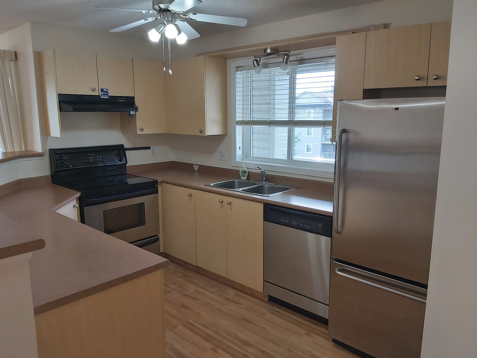 Airdrie 2 bedrooms Condo Unit for rent. Property photo: 81707-1