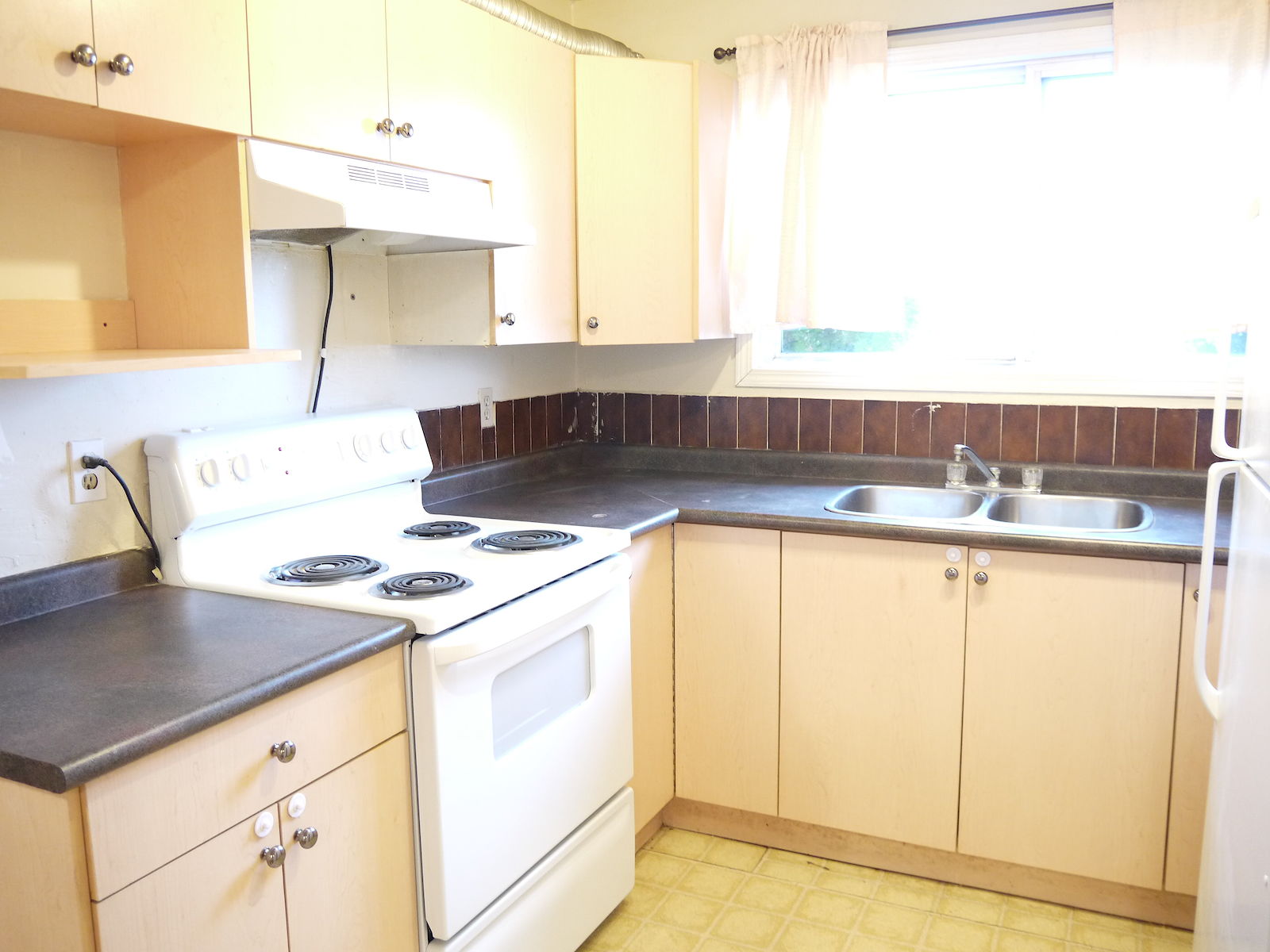 Calgary 3 bedrooms Main Floor for rent. Property photo: 8505-1