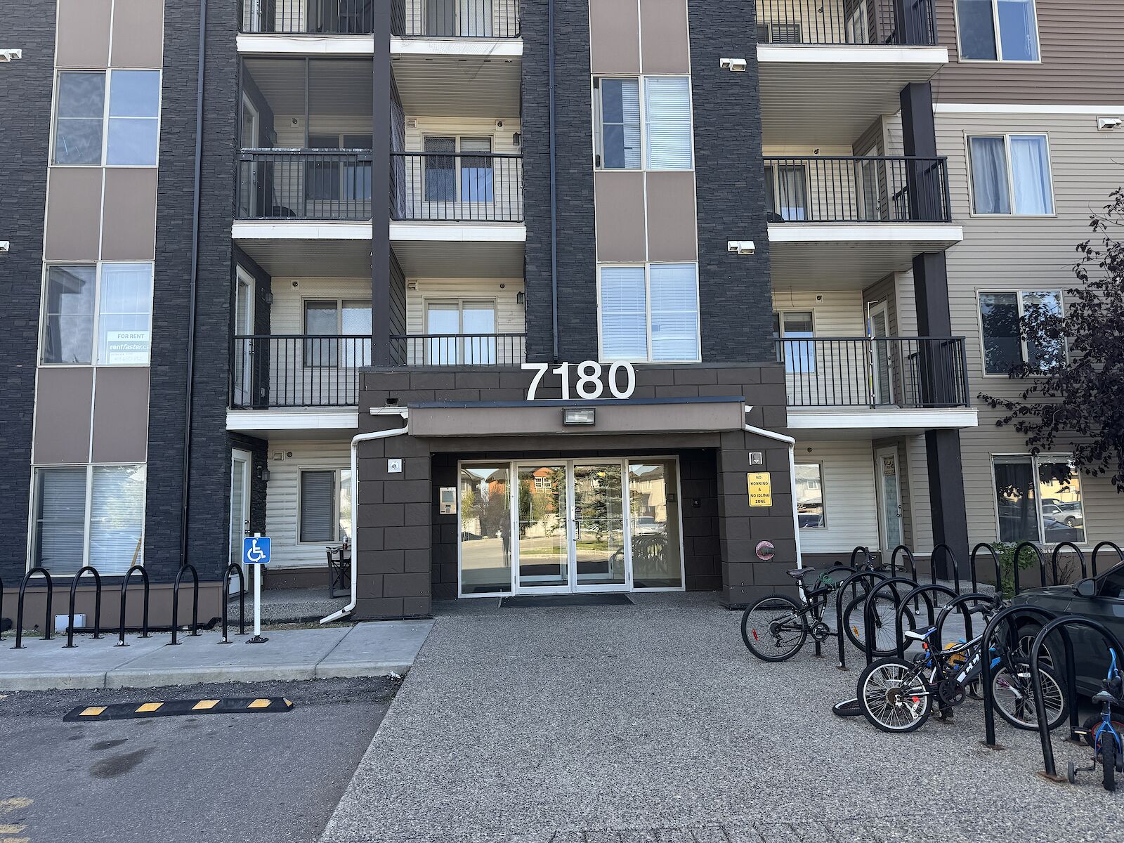 Calgary 2 + Den bedrooms Condo Unit for rent. Property photo: 87767-1