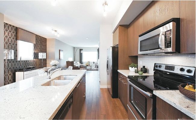 Chestermere 2 bedrooms Townhouse for rent. Property photo: 88668-2