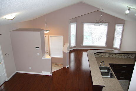 Calgary 4 bedrooms House for rent. Property photo: 88670-2