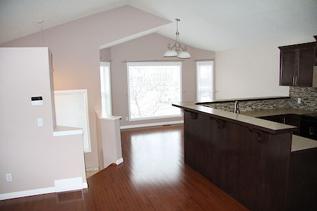 Calgary 4 bedrooms House for rent. Property photo: 88670-3