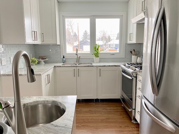 Calgary 3 bedrooms Main Floor for rent. Property photo: 9015-3