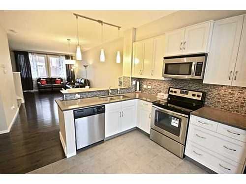 Calgary 2 bedrooms Townhouse for rent. Property photo: 91363-1