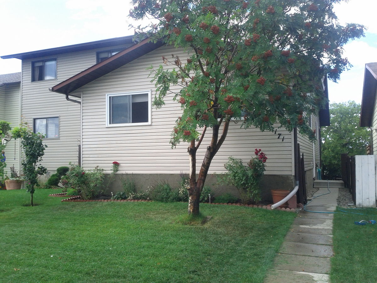 Calgary 3 bedrooms Duplex for rent. Property photo: 92650-1