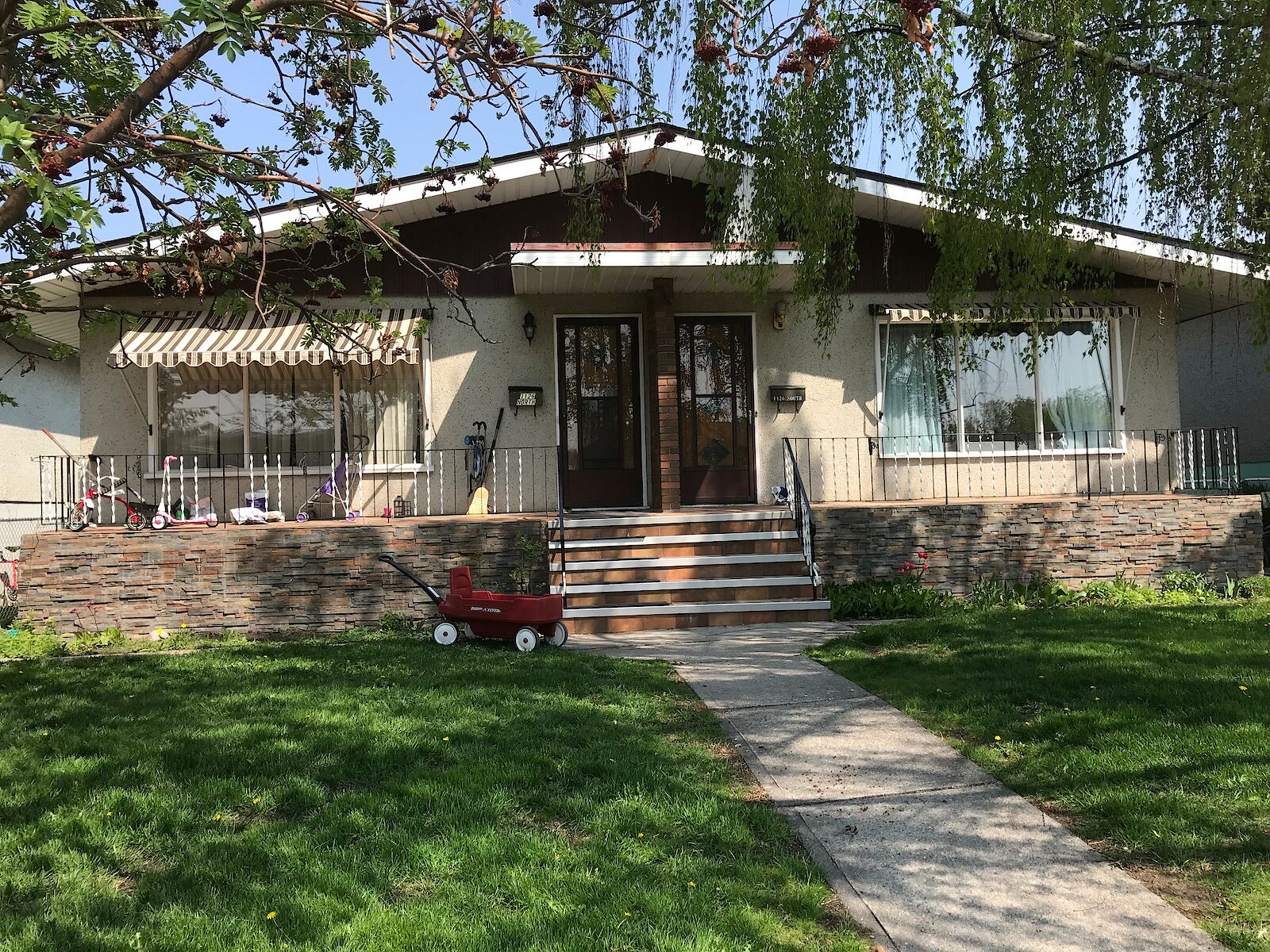 Calgary 3 bedrooms Duplex for rent. Property photo: 92695-1