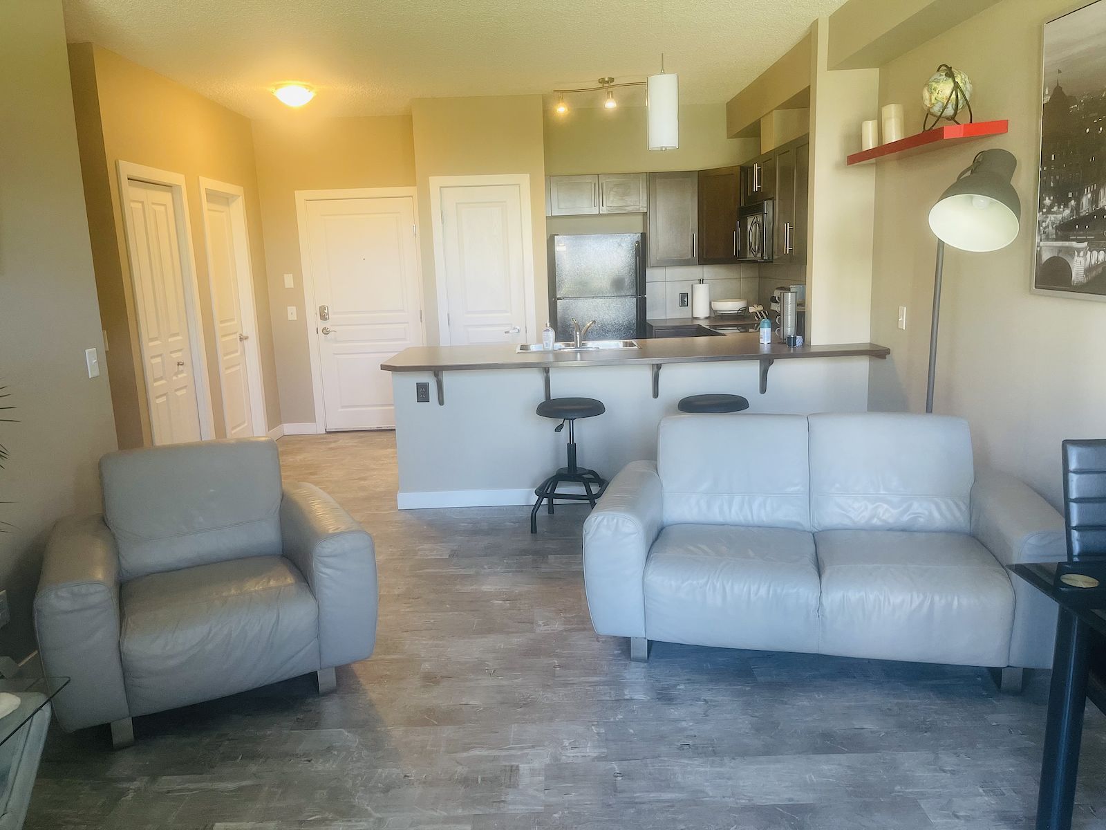 Calgary 2 bedrooms Condo Unit for rent. Property photo: 97326-1