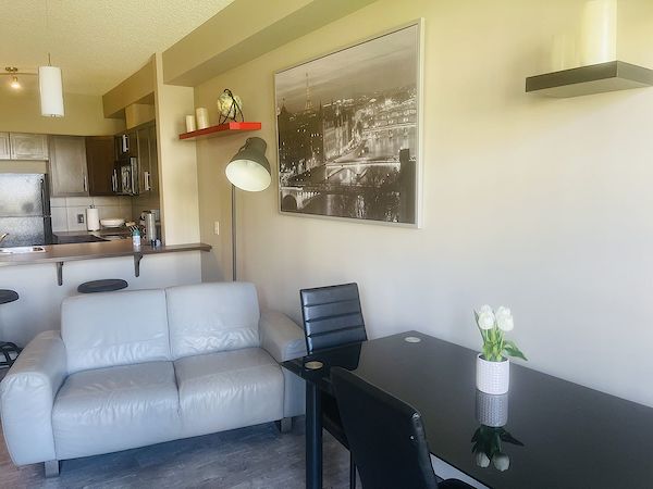 Calgary 2 bedrooms Condo Unit for rent. Property photo: 97326-2