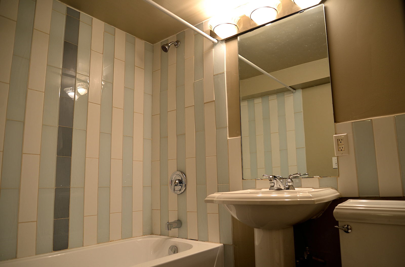 Calgary 2 bedrooms Basement for rent. Property photo: 97521-1