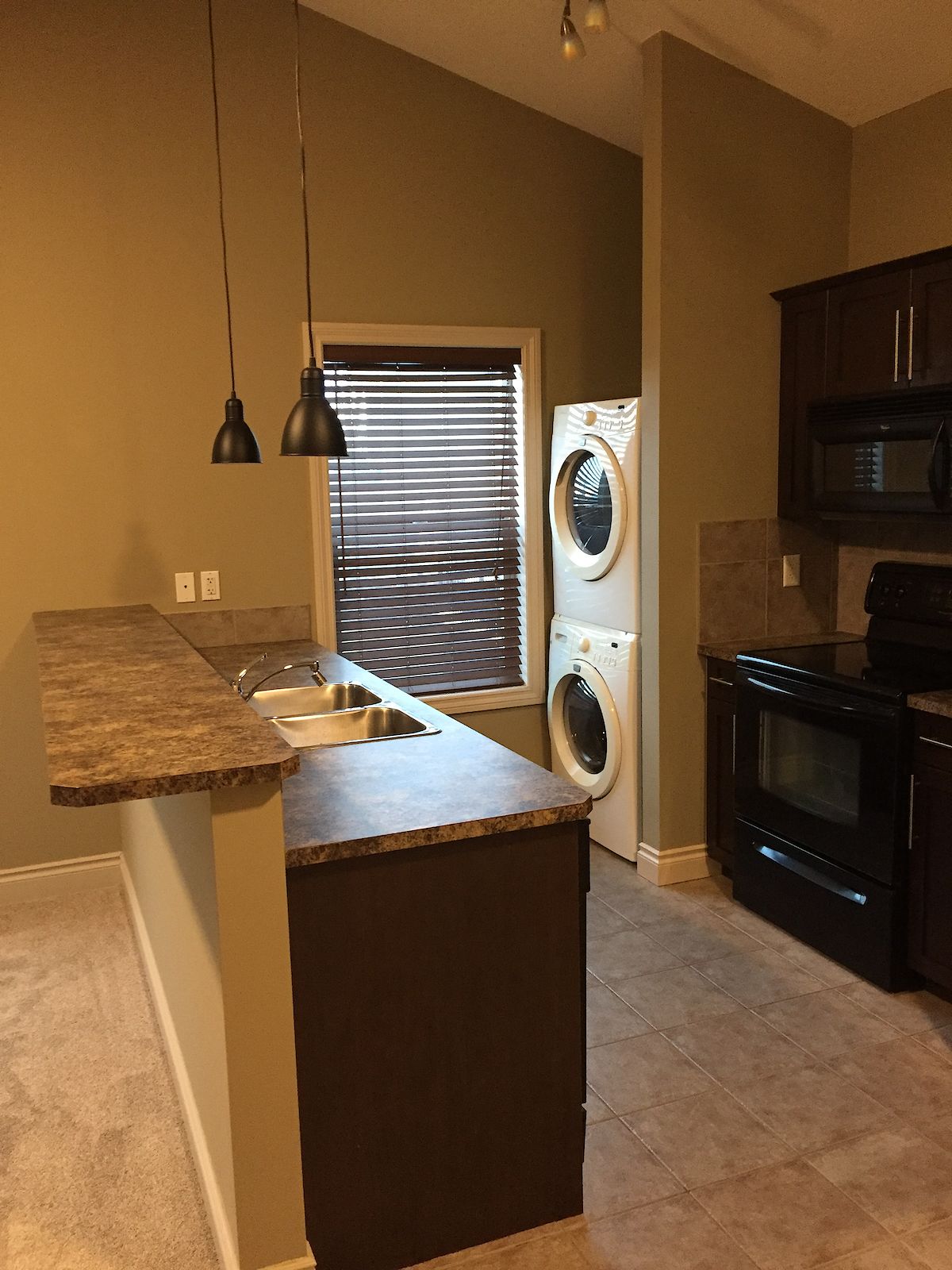 Calgary 1 bedroom Apartment for rent. Property photo: 97682-1