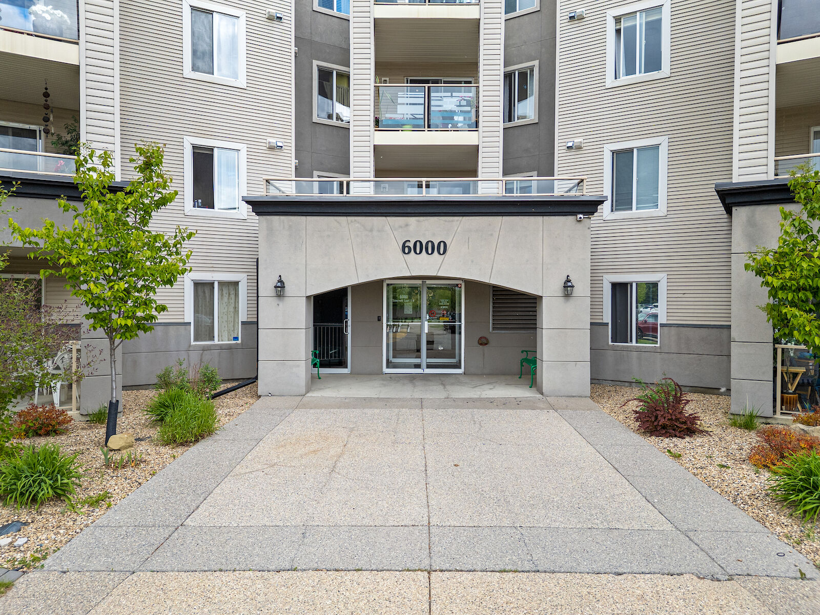 Calgary 2 bedrooms Condo Unit for rent. Property photo: 97768-1