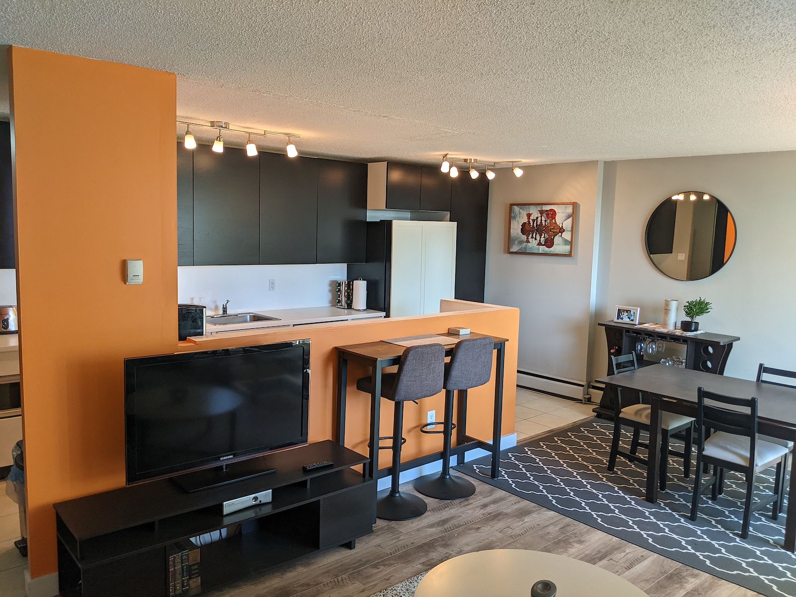 Calgary 2 bedrooms Apartment for rent. Property photo: 99410-1